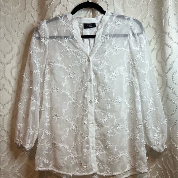 NWOT Vici Rooney Sheer Button Down - Picture 4 of 6